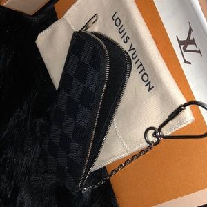 100% authentic Louis Vuitton Damier Graphite pouch